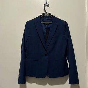 Banana Republic, Navy, Machine-Washable Italian Wool; size 4